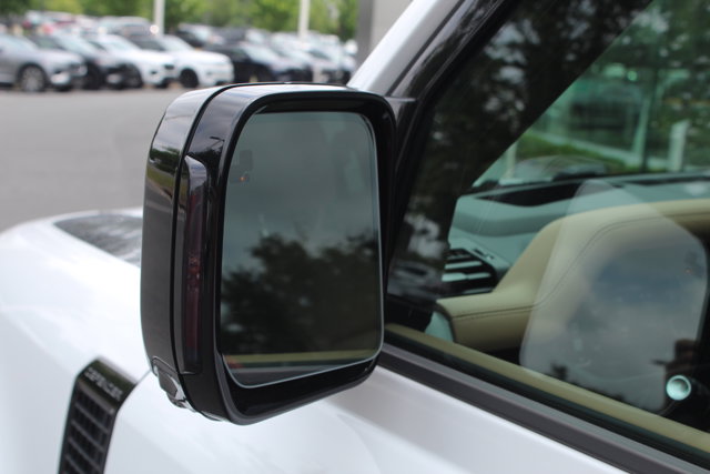 2025 Land Rover Defender X-Dynamic SE Image 31 of 31