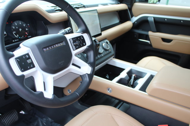 2025 Land Rover Defender X-Dynamic SE Image 27 of 31