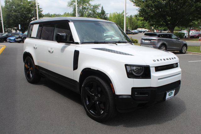 2025 Land Rover Defender X-Dynamic SE Image 3 of 31