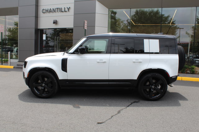 2025 Land Rover Defender X-Dynamic SE Image 6 of 31