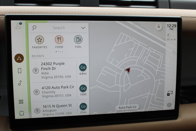 2025 Land Rover Defender X-Dynamic SE Image 17 of 31