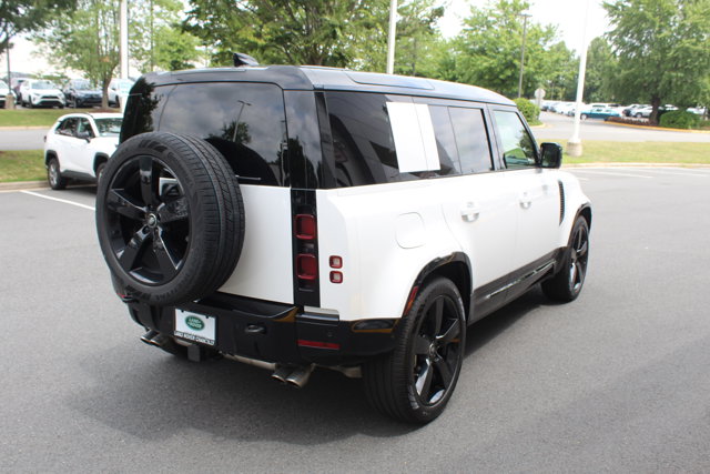 2025 Land Rover Defender X-Dynamic SE Image 4 of 31