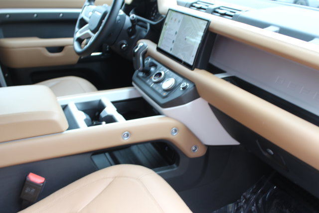 2025 Land Rover Defender X-Dynamic SE Image 20 of 31