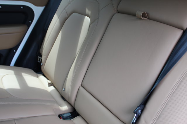 2025 Land Rover Defender X-Dynamic SE Image 11 of 31