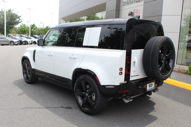 2025 Land Rover Defender X-Dynamic SE Image 5 of 31