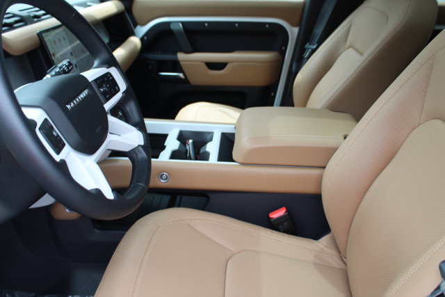 2025 Land Rover Defender X-Dynamic SE Image 30 of 31