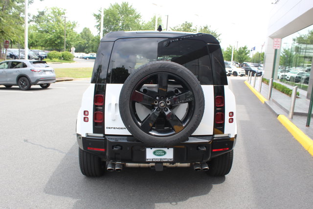 2025 Land Rover Defender X-Dynamic SE Image 26 of 31
