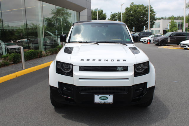 2025 Land Rover Defender X-Dynamic SE Image 2 of 31