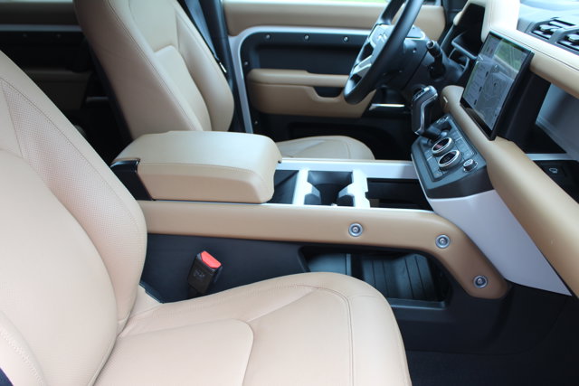 2025 Land Rover Defender X-Dynamic SE Image 21 of 31