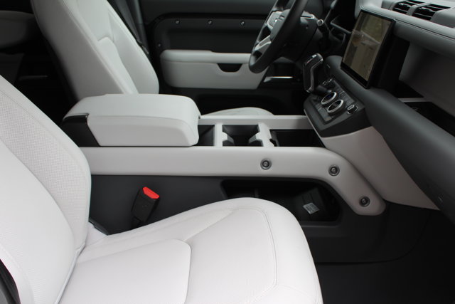 2025 Land Rover Defender X-Dynamic SE Image 14 of 28