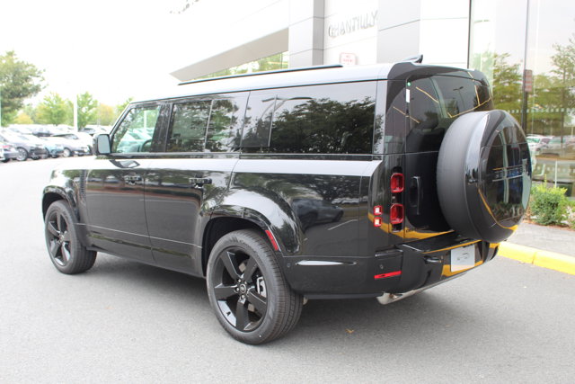 2025 Land Rover Defender X-Dynamic SE Image 5 of 28