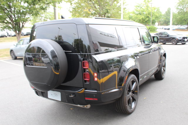 2025 Land Rover Defender X-Dynamic SE Image 4 of 28