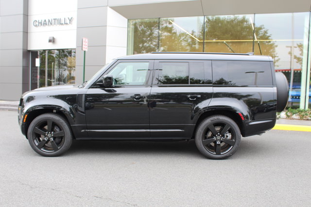 2025 Land Rover Defender X-Dynamic SE Image 6 of 28