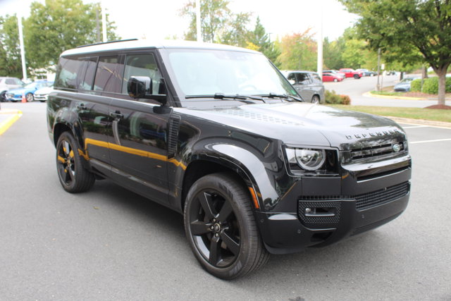 2025 Land Rover Defender X-Dynamic SE Image 3 of 28