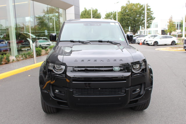 2025 Land Rover Defender X-Dynamic SE Image 2 of 28