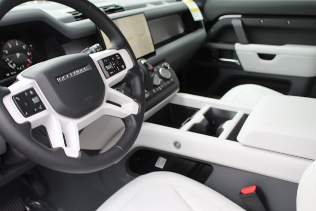 2025 Land Rover Defender X-Dynamic SE Image 20 of 28