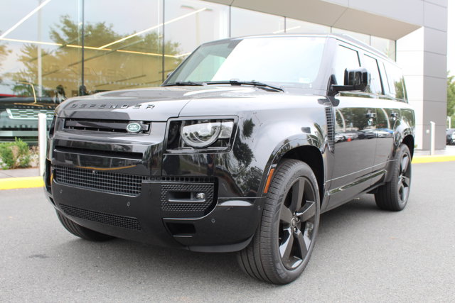 2025 Land Rover Defender X-Dynamic SE Image 1 of 28