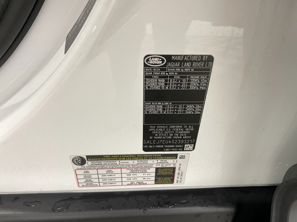 2025 Land Rover Defender S Image 38 of 51