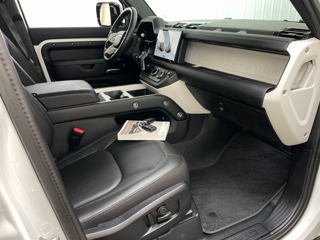 2025 Land Rover Defender S Image 40 of 51
