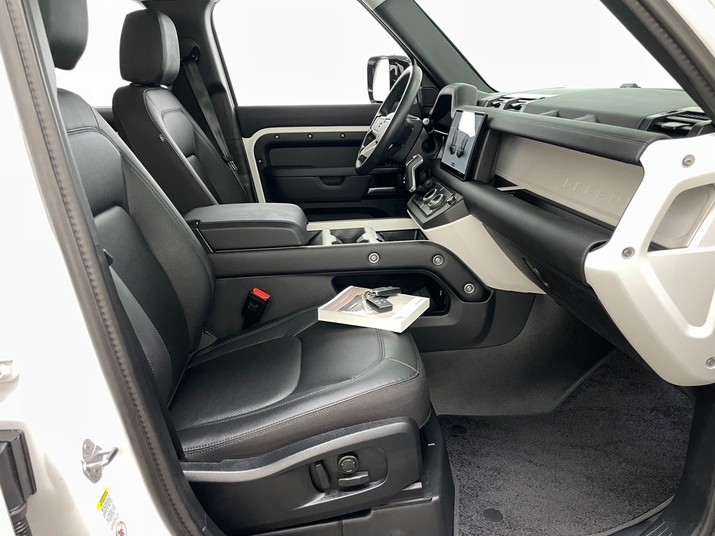 2025 Land Rover Defender S Image 19 of 51