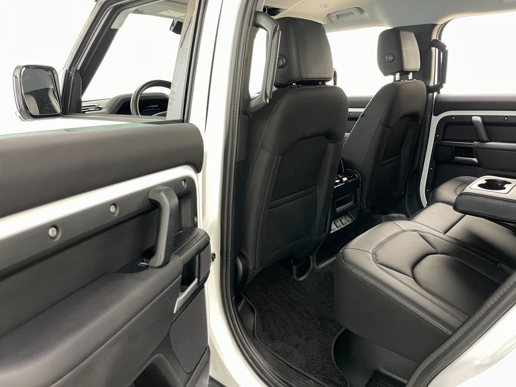 2025 Land Rover Defender S Image 22 of 51
