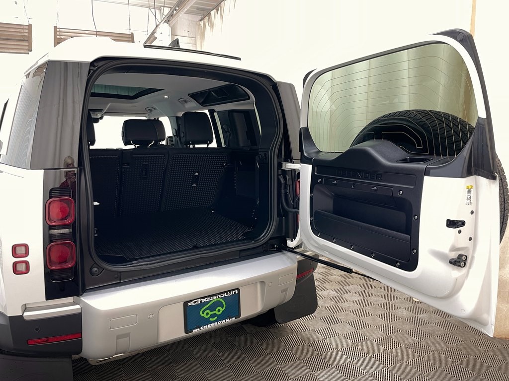 2025 Land Rover Defender S Image 14 of 51
