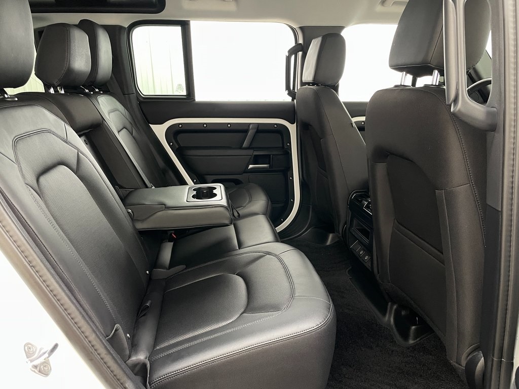 2025 Land Rover Defender S Image 15 of 51