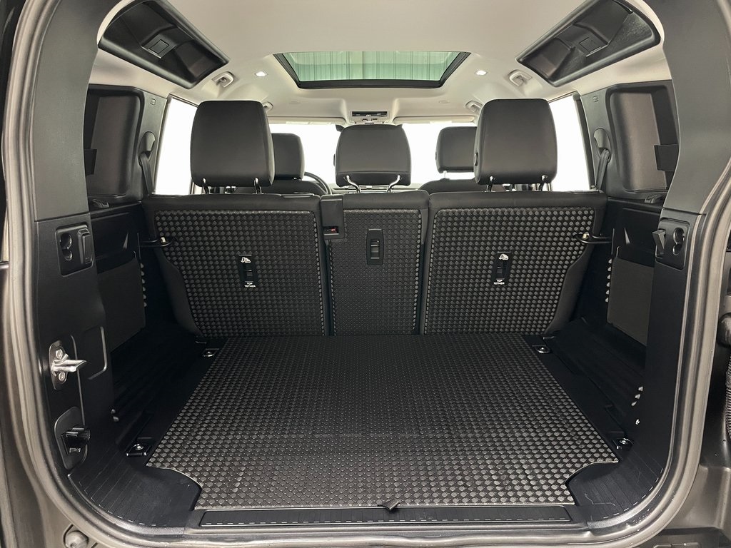 2025 Land Rover Defender S Image 13 of 51