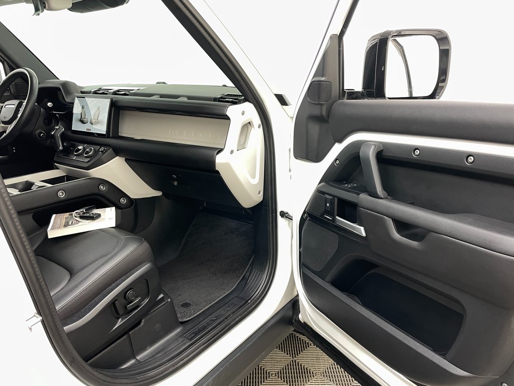 2025 Land Rover Defender S Image 26 of 51