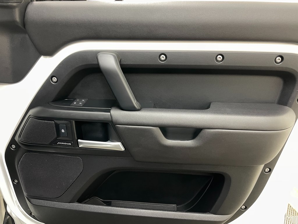 2025 Land Rover Defender S Image 34 of 51