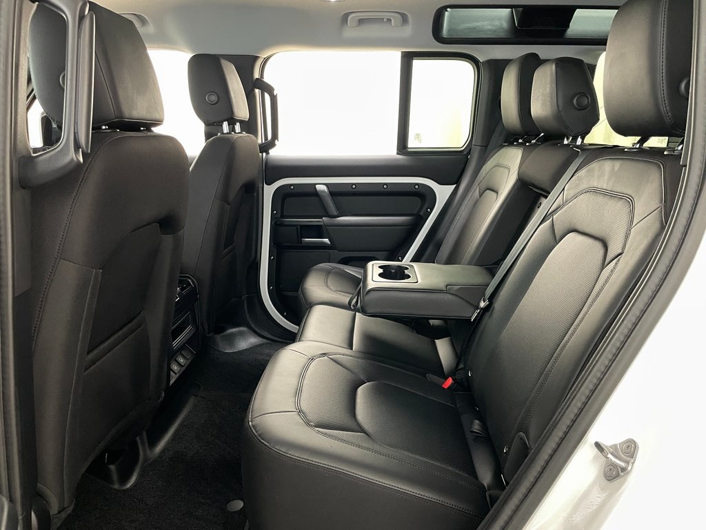 2025 Land Rover Defender S Image 17 of 51