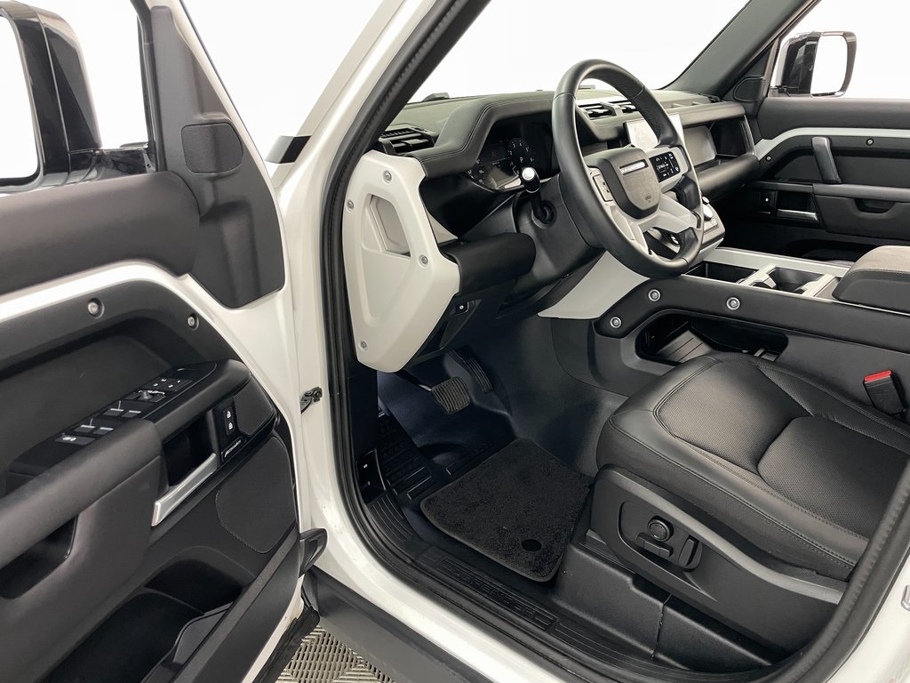 2025 Land Rover Defender S Image 27 of 51