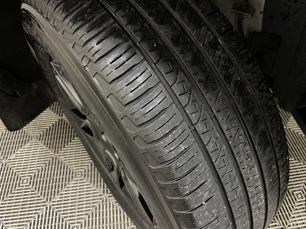 2025 Land Rover Defender S Image 12 of 51