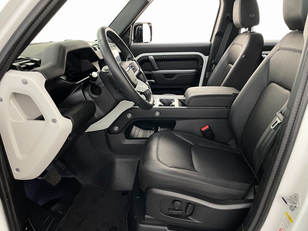 2025 Land Rover Defender S Image 20 of 51