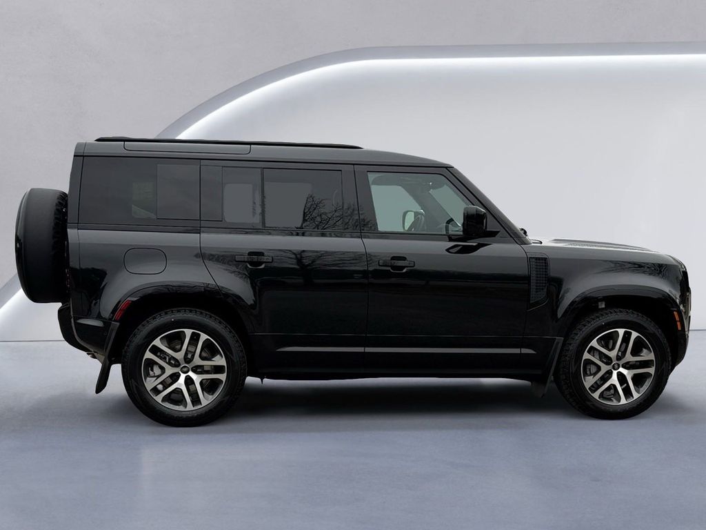 2025 Land Rover Defender X-Dynamic SE Image 5 of 26