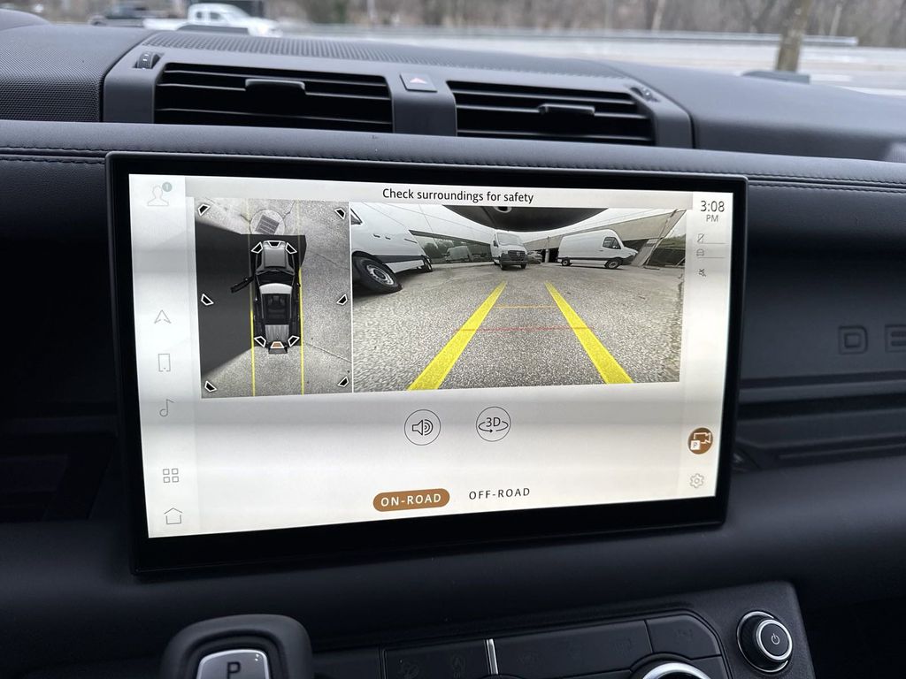 2025 Land Rover Defender X-Dynamic SE Image 18 of 26