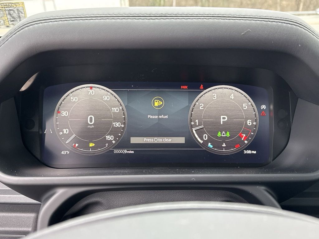 2025 Land Rover Defender X-Dynamic SE Image 16 of 26