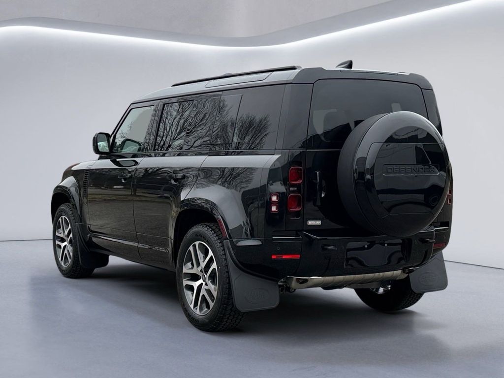 2025 Land Rover Defender X-Dynamic SE Image 7 of 26