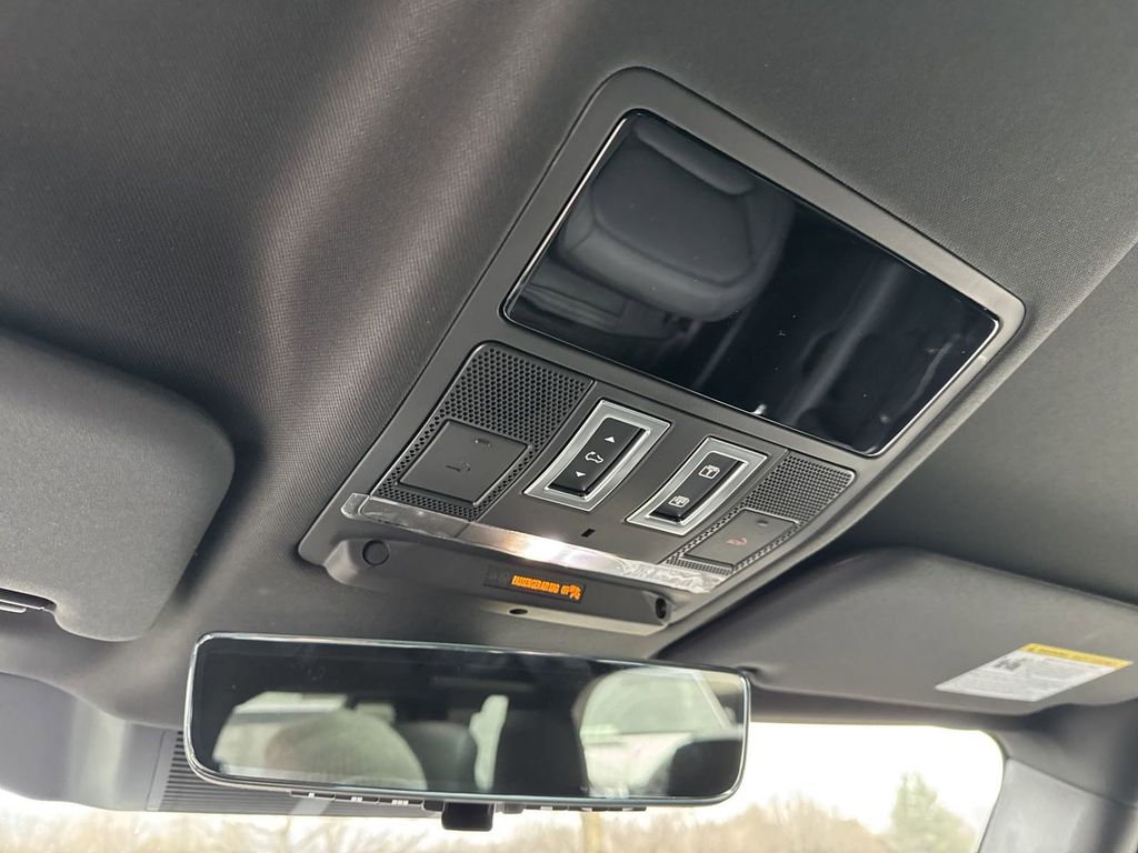 2025 Land Rover Defender X-Dynamic SE Image 25 of 26