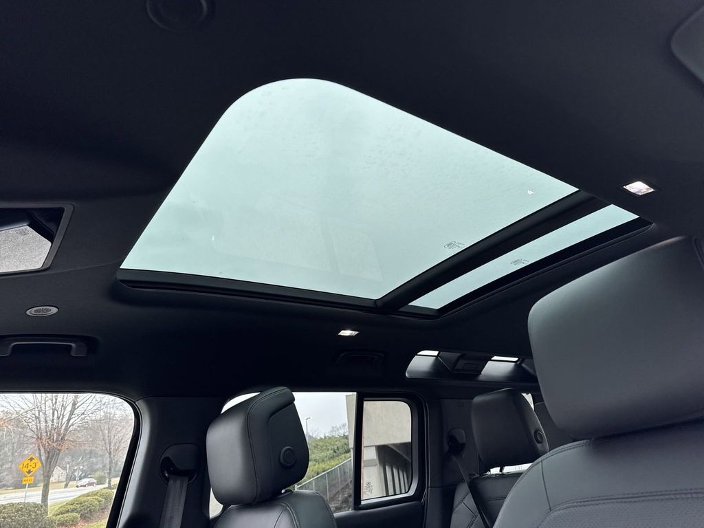 2025 Land Rover Defender X-Dynamic SE Image 11 of 26