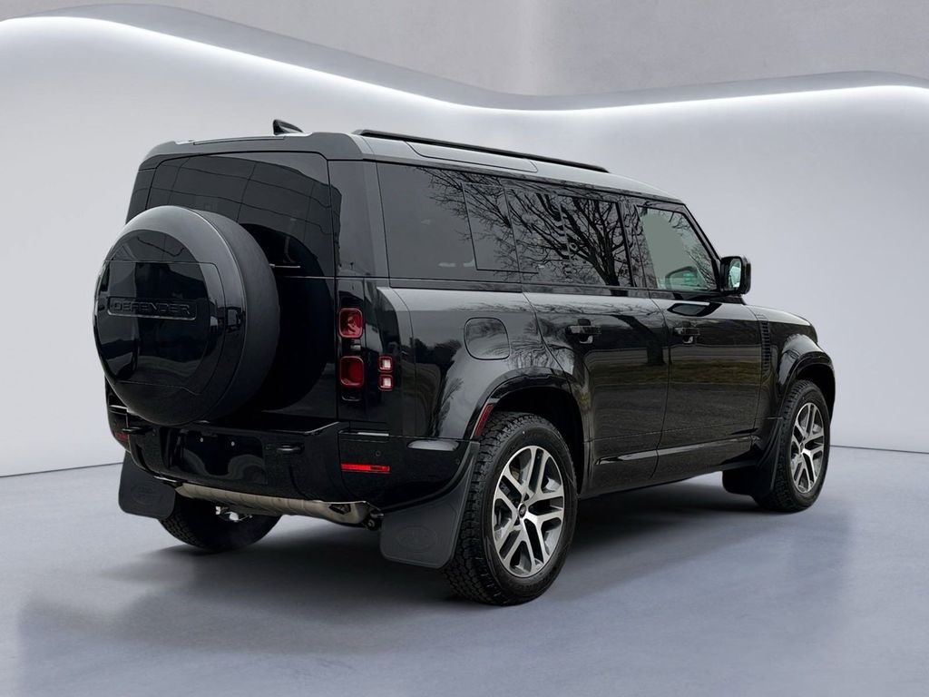 2025 Land Rover Defender X-Dynamic SE Image 6 of 26