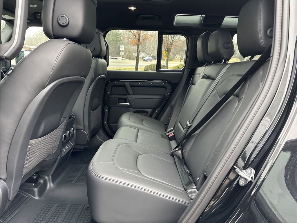 2025 Land Rover Defender X-Dynamic SE Image 10 of 26