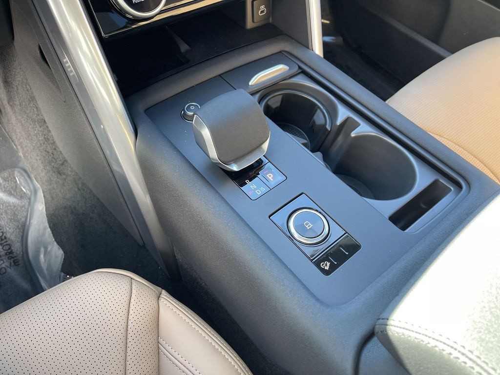 2025 Land Rover Discovery Dynamic SE Image 19 of 26
