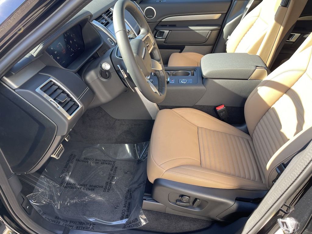 2025 Land Rover Discovery Dynamic SE Image 10 of 26
