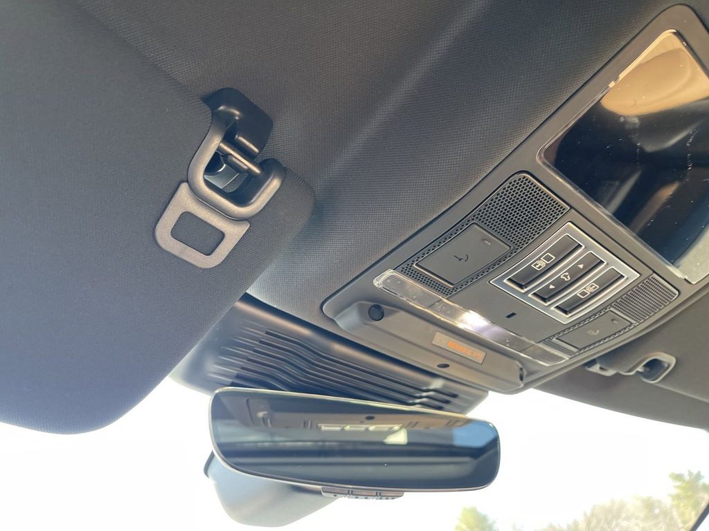 2025 Land Rover Discovery Dynamic SE Image 24 of 26