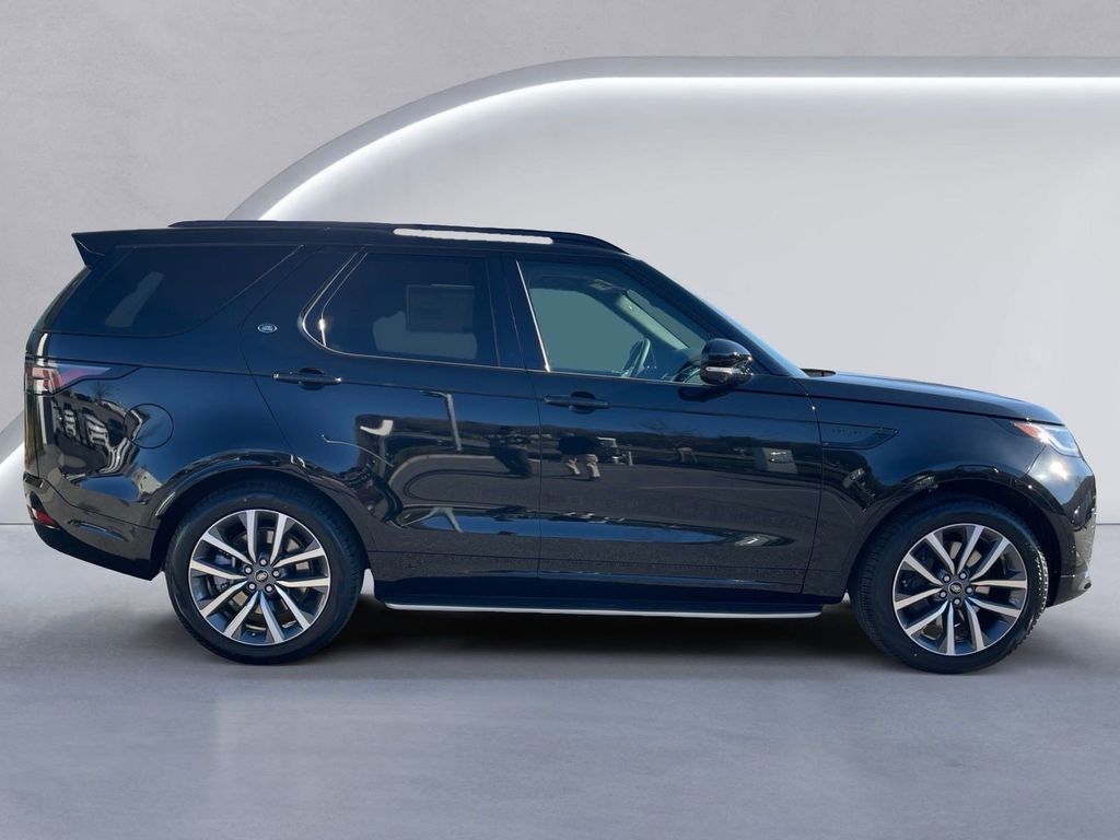 2025 Land Rover Discovery Dynamic SE Image 4 of 26