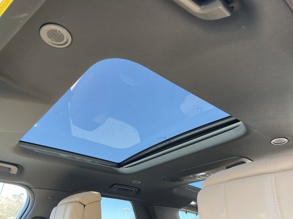 2025 Land Rover Discovery Dynamic SE Image 23 of 26