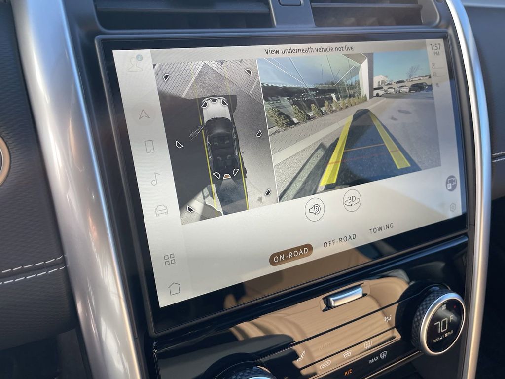 2025 Land Rover Discovery Dynamic SE Image 18 of 26