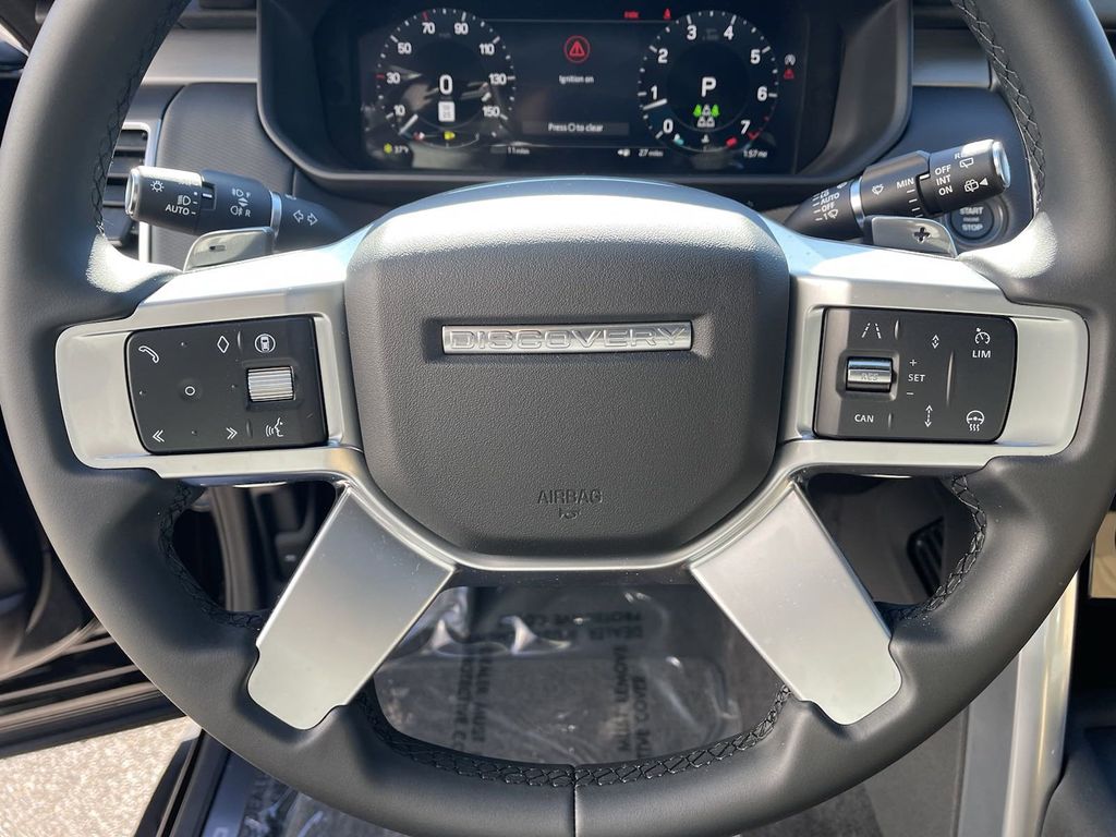 2025 Land Rover Discovery Dynamic SE Image 14 of 26