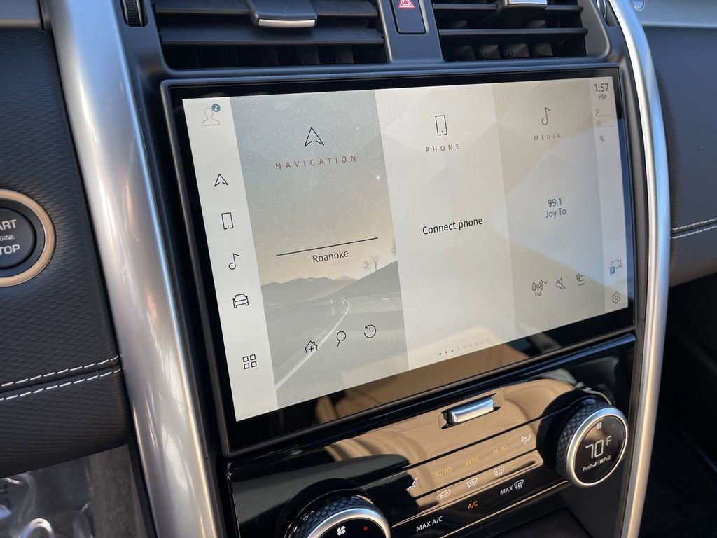 2025 Land Rover Discovery Dynamic SE Image 17 of 26